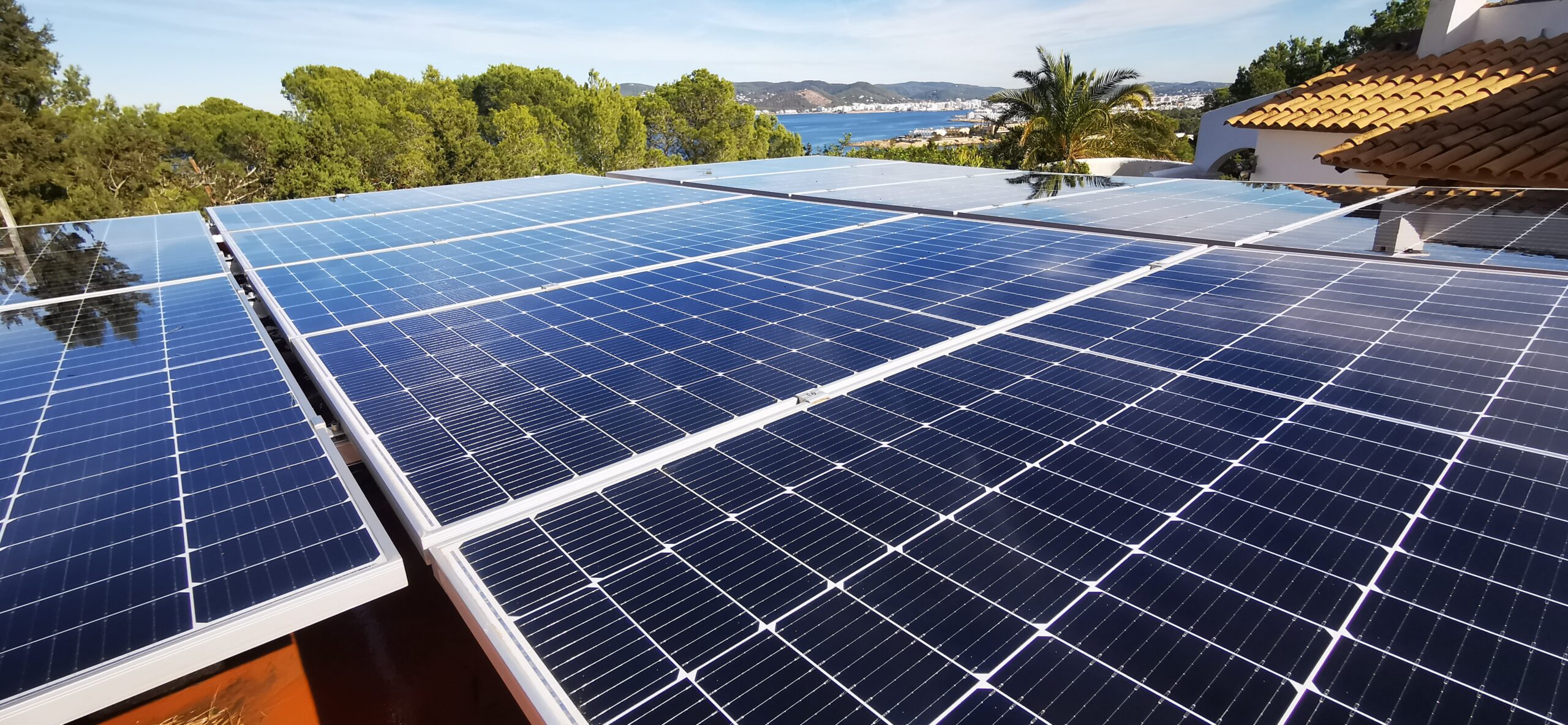 Solar Tech Ibiza instalacion hibrida
